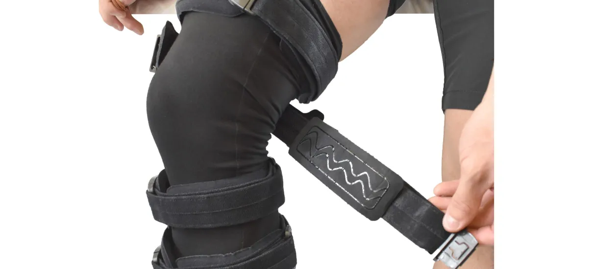 knee braces image