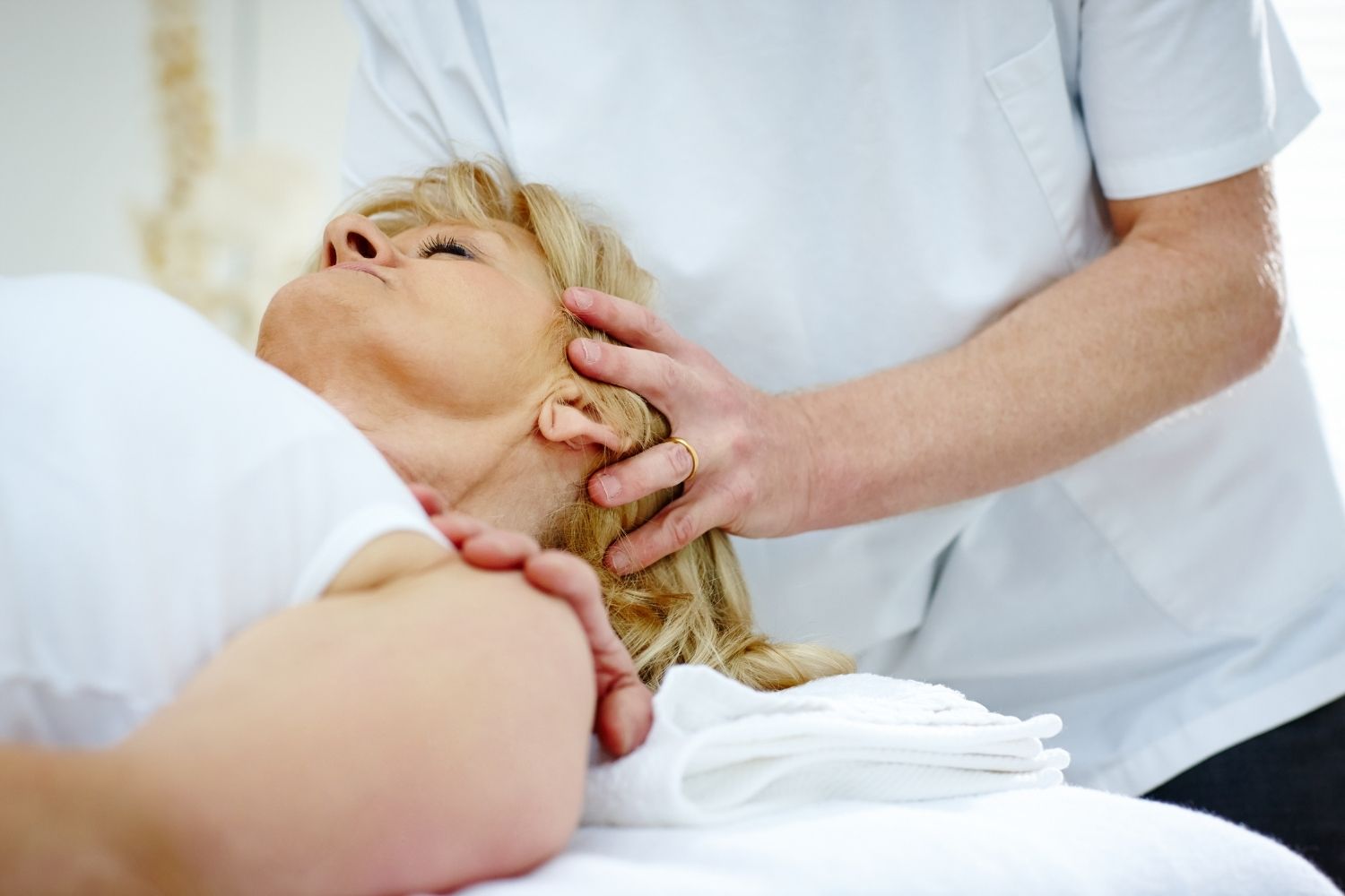 neck chiro at balance wellspace img